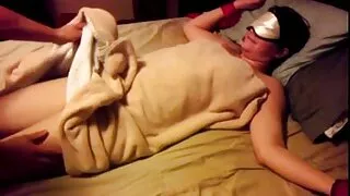 Kendra Sunderband pakliuvom jos kolega iš darbo veido cumshot