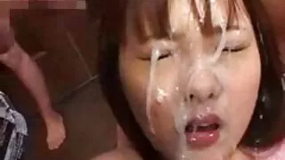Jis masturbated Mergina Pūlingas metu vaikščioti ir paėmė ją namo, kad fuck