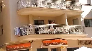 Vaikinas reikalavo gangbang su mergina ir jos jaunasis draugas
