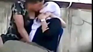 Pardavėja ir pirkėjas susitarė dėl sekso ant kartoninių dėžių