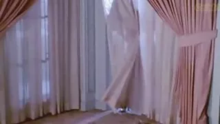 Meilužis masturbates tamsiai grožio asilas prieš fucking anal