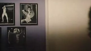 Šviesūs norėjo trykšti baseinas ir šokinėti ant gaidys