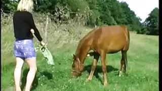 Vaikinas sneaked už žaisti mergina ir pakliuvom jos