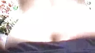 Jauna mergina po lo