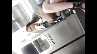 Vyresnio amžiaus žmogus Pakliuvom Didelis Gaidys du išsipūtęs jaunikliai